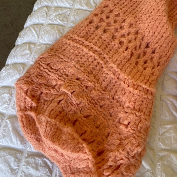Free People Alpaca boho crochet coral crop sweater - Picture 4 of 9